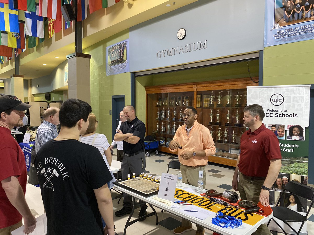 JessicaVW's tweet photo. The first annual WJCC Career Connections Fair is underway! Exciting to see our students building connections with local employers and pursuing WBL and training opportunities! #WeareWJCC #collegeandcareerready  #workbasedlearning https://t.co/kPYOPVsfvO