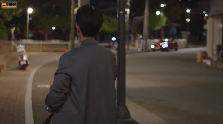 alwaysforglee's tweet photo. elas viram o carro dele e simplesmente seguiram ele, essas duas realmente n tem mais oq fazer, help #CrashCourseInRomanceEp6 https://t.co/qAnfQtH9ad