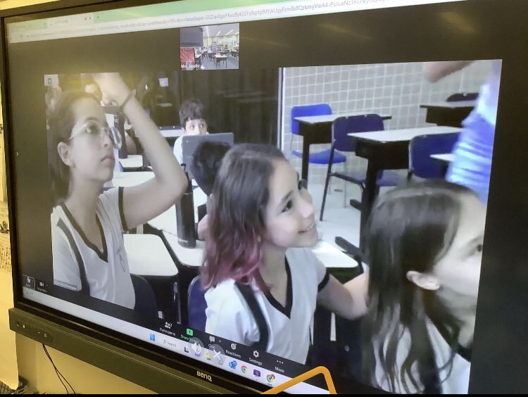 LinkedLearners's tweet image. Valentine fun! We connected with a class in Brazil, sharing our similarities in culture, and sharing #virtualValentines! #celebrateLPS @CitrusSchools