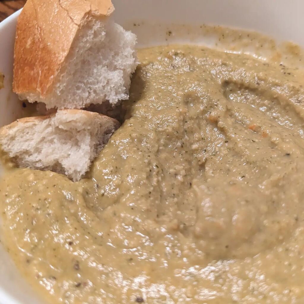 lgwapnitsky's tweet photo. #cookingastherapy homemade vegetarian creamy broccoli soup #dadinthekitchen #leisurefoodlarry #leisuresouplarry https://t.co/MYKw4K9EOZ https://t.co/YlOkOFdVBy