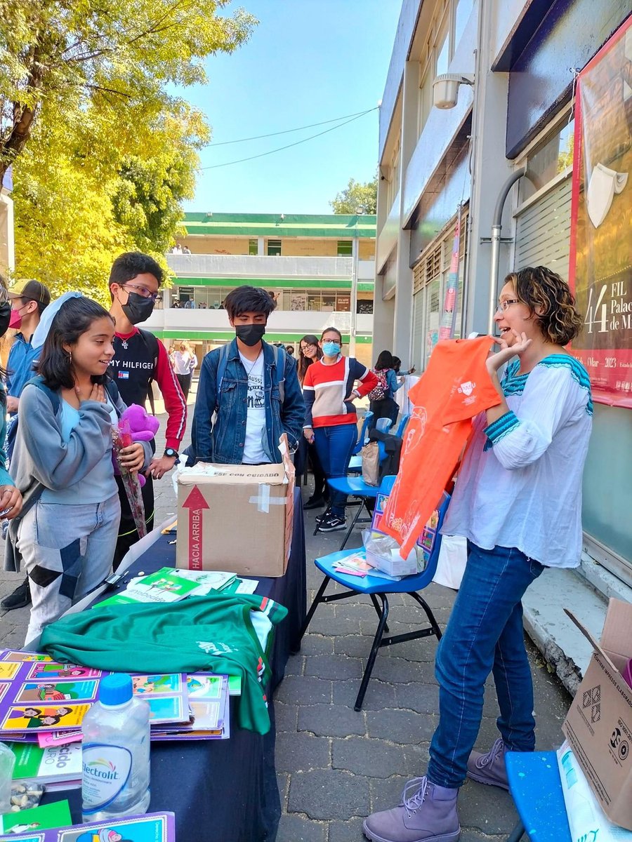 Comunidad_UNAM's tweet photo. Así se vivieron los #quioscosuniversitarios hoy en la #ENP2 🎪🎉 . Espera los quioscos en tu plantel. 💛 https://t.co/qyWoTqYvQP