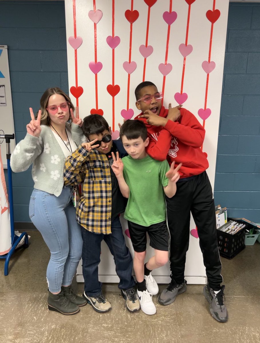 21longfellow's tweet photo. Roses are red and violets are blue, we sure love spending time with you!! #valentines2023 #21Learns https://t.co/pi085t53bz