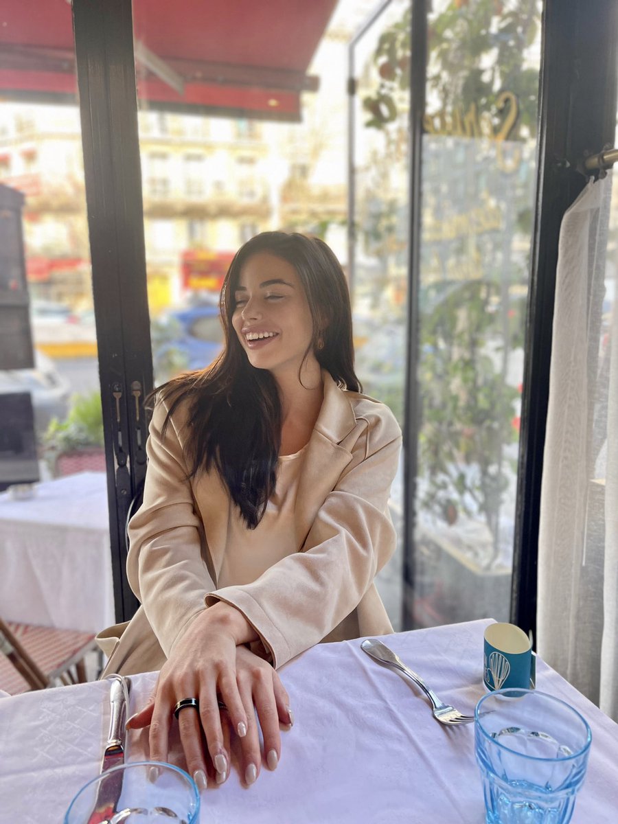 Samantha tweet media