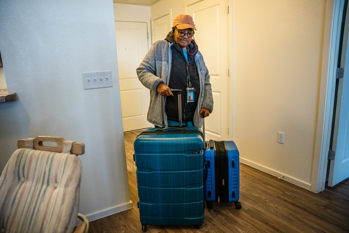 SVdP's tweet photo. Pamela came to our shelter with only two suitcases. Now she stands in her very own apartment after moving out of SVdP's Ozanam Manor transitional housing facility. What a joy!✨One more person toward our goal to house 2,025 people by 2025. 😎🏠 #Housing2025 #HomeSweetSVdP https://t.co/wz7qkuBWBD