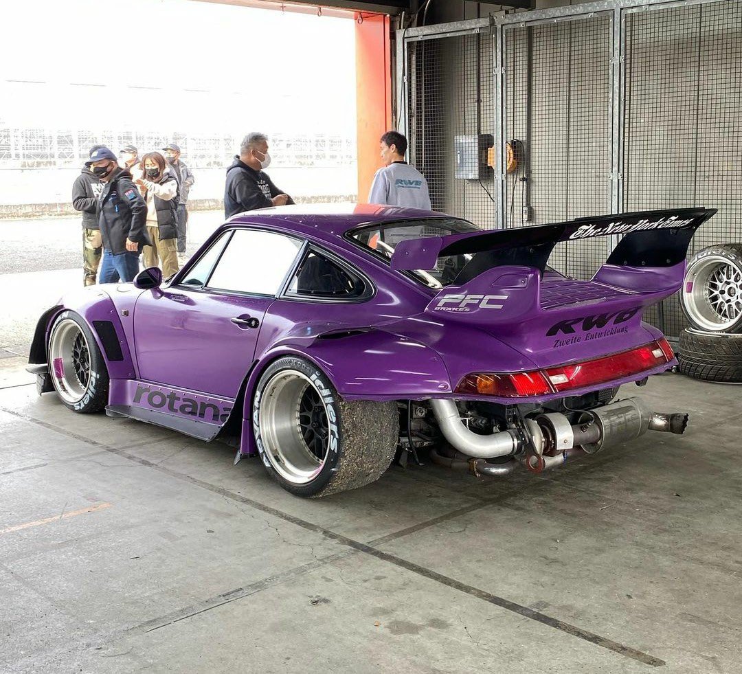 PorscheCIub's tweet photo. RWB Rotana https://t.co/D9IFoiS9sV