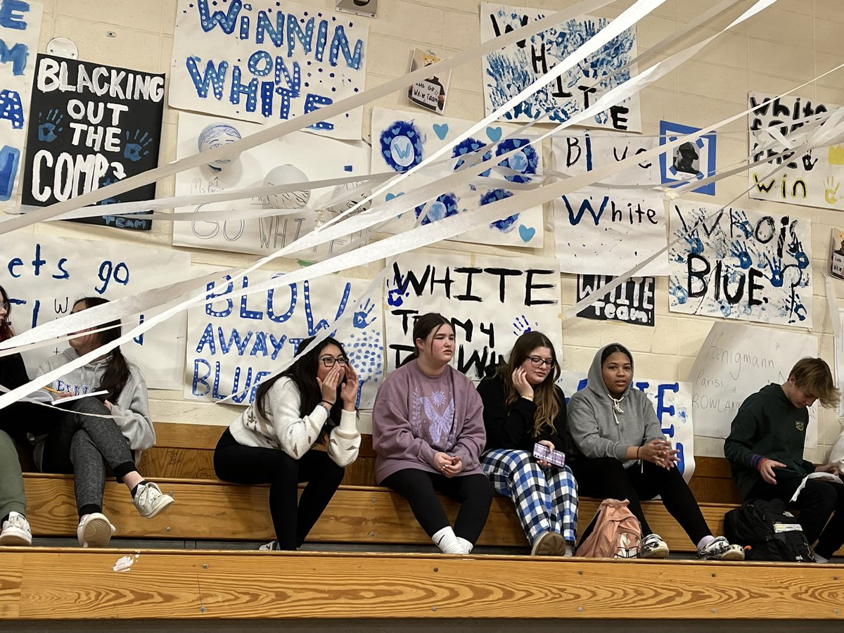 MrMikteaches's tweet photo. Great time at the Blue and White Challenge today! Change can be good! Glad I get to be a part of it each year w great people. Congrats to both teams for excellent sportsmanship and effort. #decadeofdominance #middleschoolrocks #emspride #ems https://t.co/Rx0al9S8ET