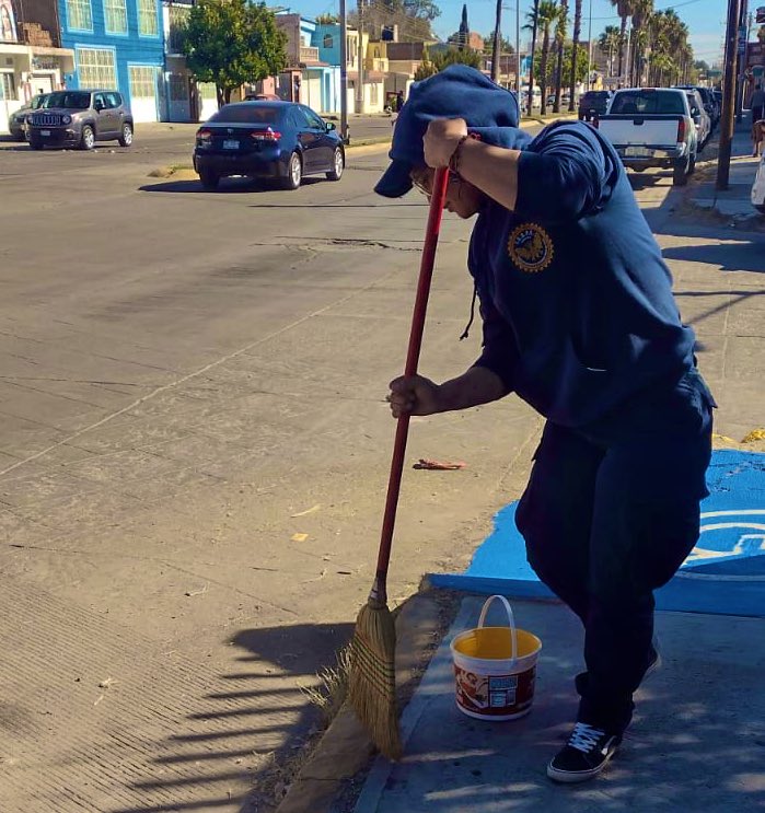 DMSPDGO's tweet photo. Cuando se unen voluntades en materia de prevención, los resultados son mayores 🙌🏻 #ContigoDurango #CuidamosNuestraCasa 👮🏻♀️🏫👮🏻♂️ https://t.co/iha2W5j1qV