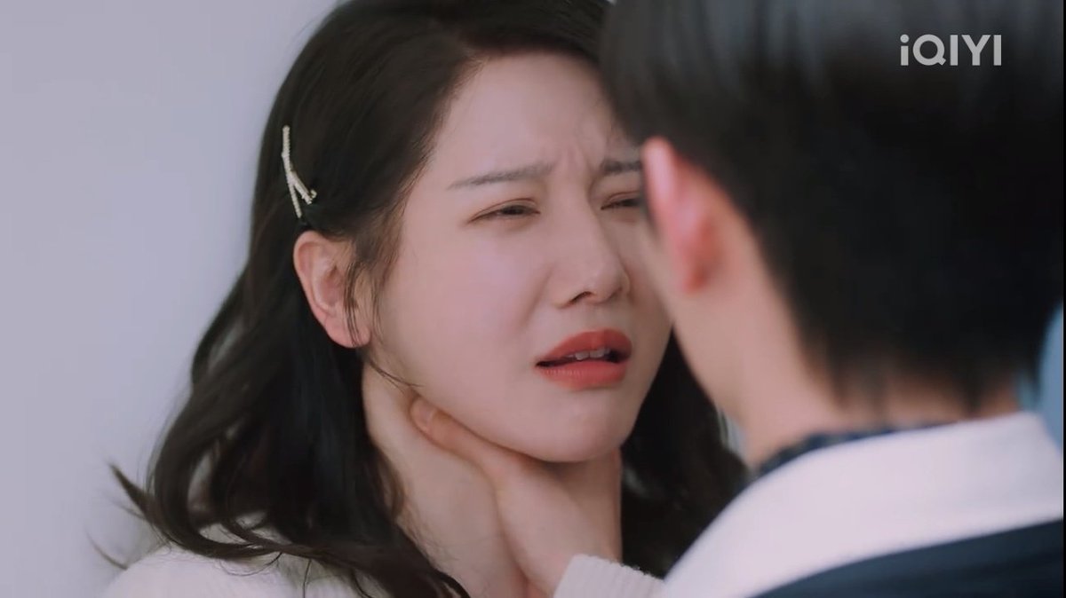 ilovelinboyang's tweet image. - 😳🤭 if you want to kiss her, then just kiss her, no need to choked her. But if you really want to choke someone, then I Volunteer!! Hahaha.

#mylethalman #对我而言危险的他