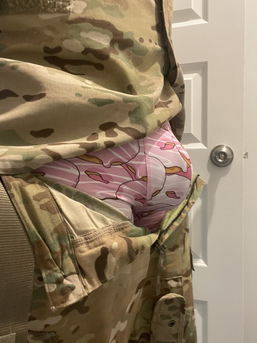 bi_ishguy's tweet photo. Working late tonight, thought I’d try to be pretty in pink. https://t.co/VPdN2iQ43P