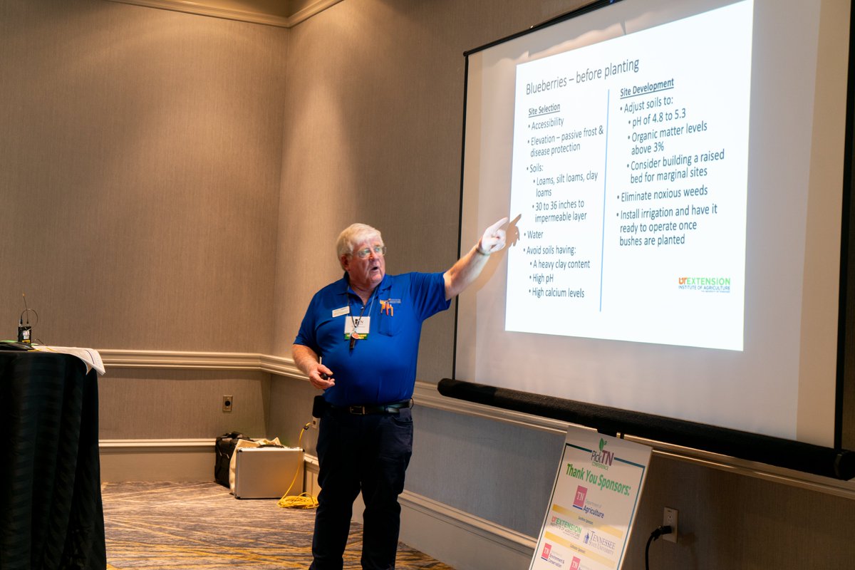UTIAg's tweet photo. Dave Lockwood from @UTPlantSciences gave a talk on blueberry production. #PickTNConference https://t.co/nLhMhT8lCT