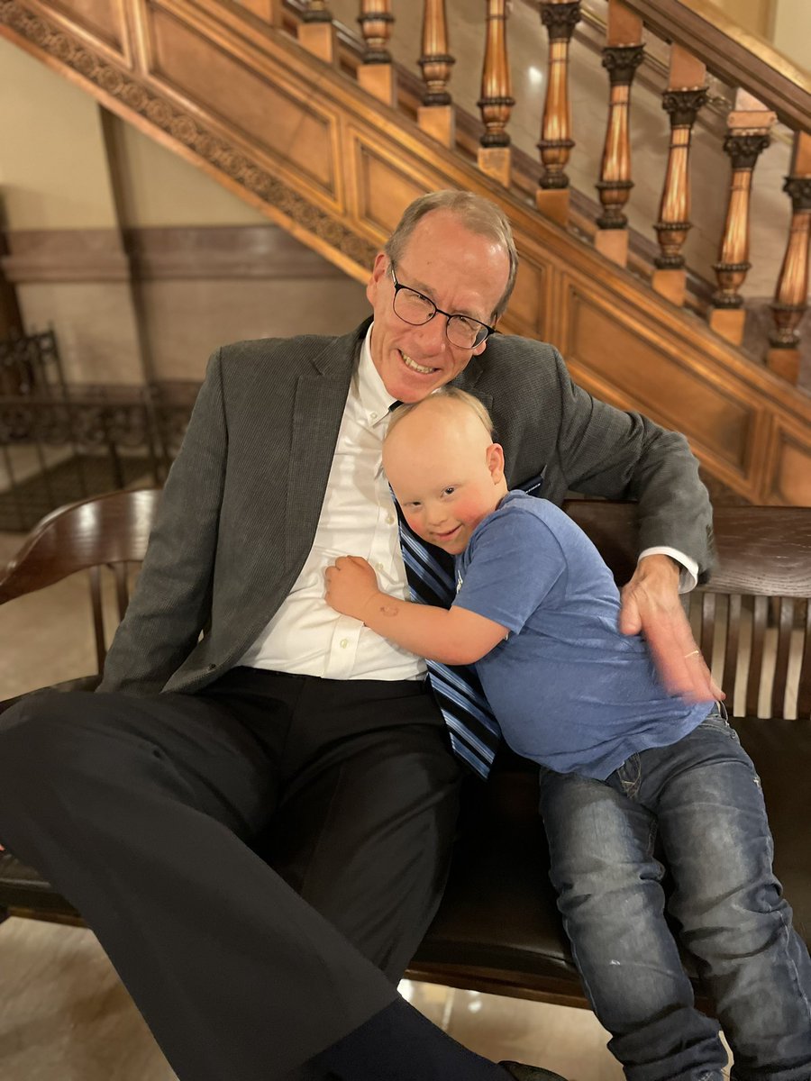 saraanne71's tweet image. Had the honor of meeting @schreiberemp .  Mom, dad and Shannon impressed….Crosby approved.  Great human AND he thinks it makes sense to #fullyfundsped 🏆 🏆