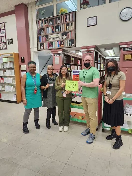 local1321's tweet photo. Richmond Hill library staff #DC37CONTRACTNOW @dc37nyc https://t.co/70LqUVWFRt
