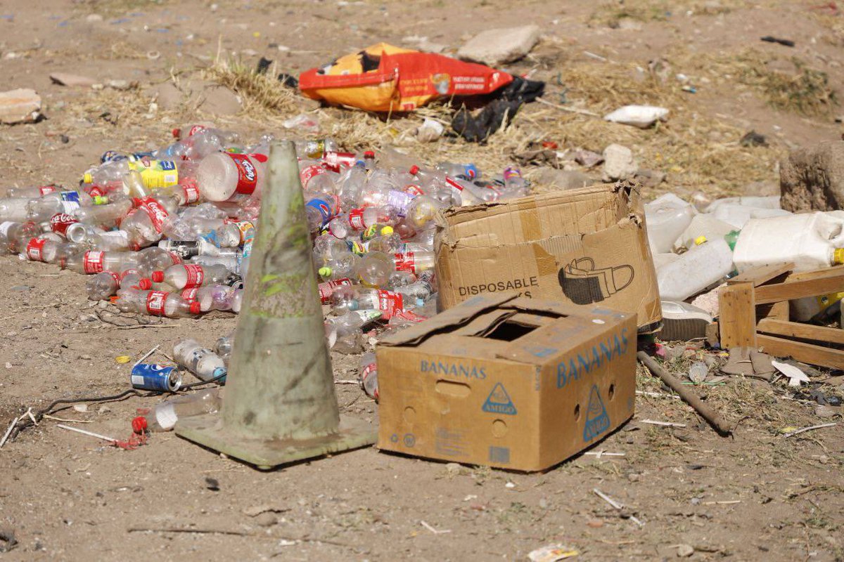 AlcaldiaDCHN's tweet photo. Más allá de barrer y recoger la basura, una ciudad limpia y saludable depende del manejo y disposición final de los residuos sólidos.

En la ciudad se produce aproximadamente 900 toneladas de basura al día. Trabajamos para que la eliminación de residuos sólidos sea sostenible👇 https://t.co/kK6lhhcTW1