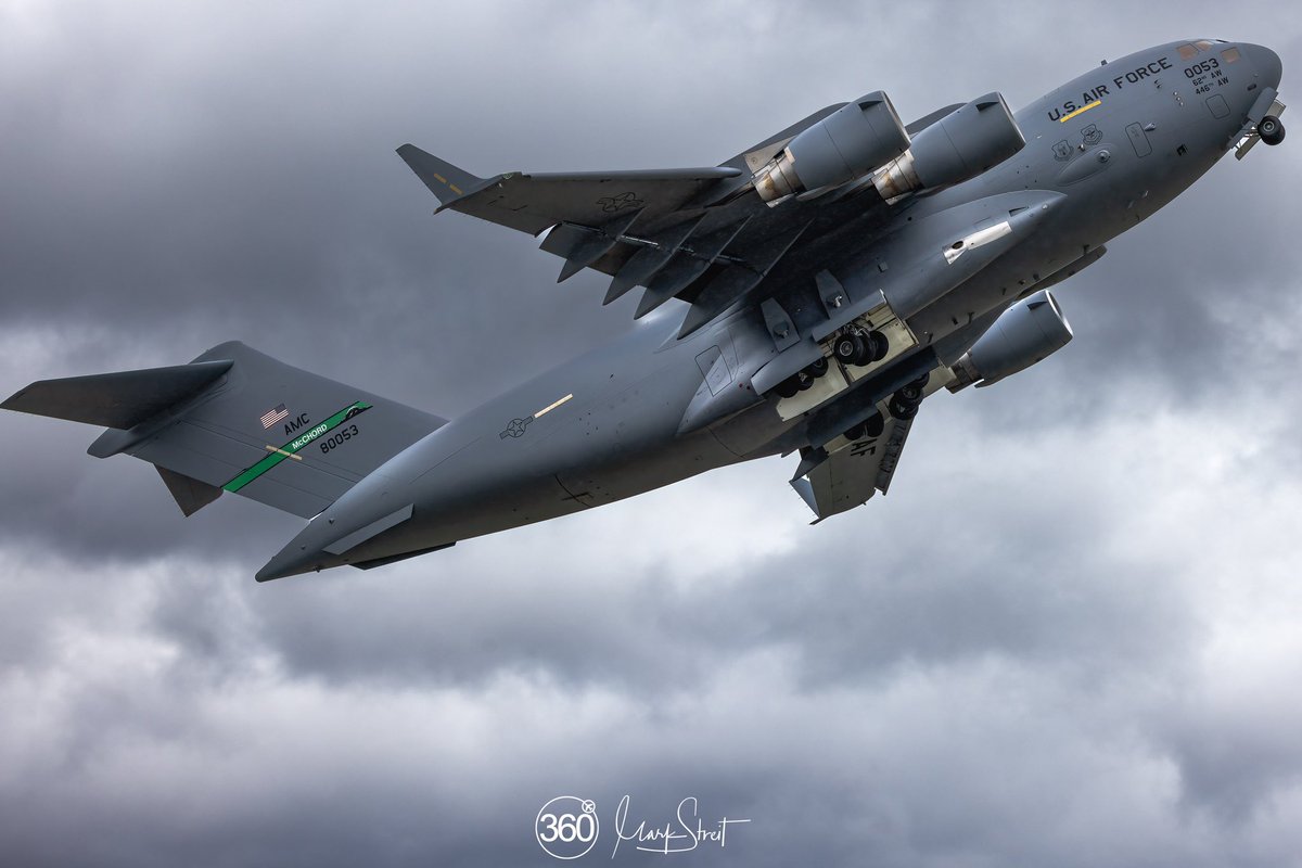 mcs130's tweet image. 575,000 LBS - takeoff at around 40° known as a high-alpha (angle-of-attack) takeoff 🛫 - USAF Air Mobility Command | Boeing C-17 Globemaster III - the aircraft is designed to operate where very short runways are the only option #canonphotography #highangle #highalpha