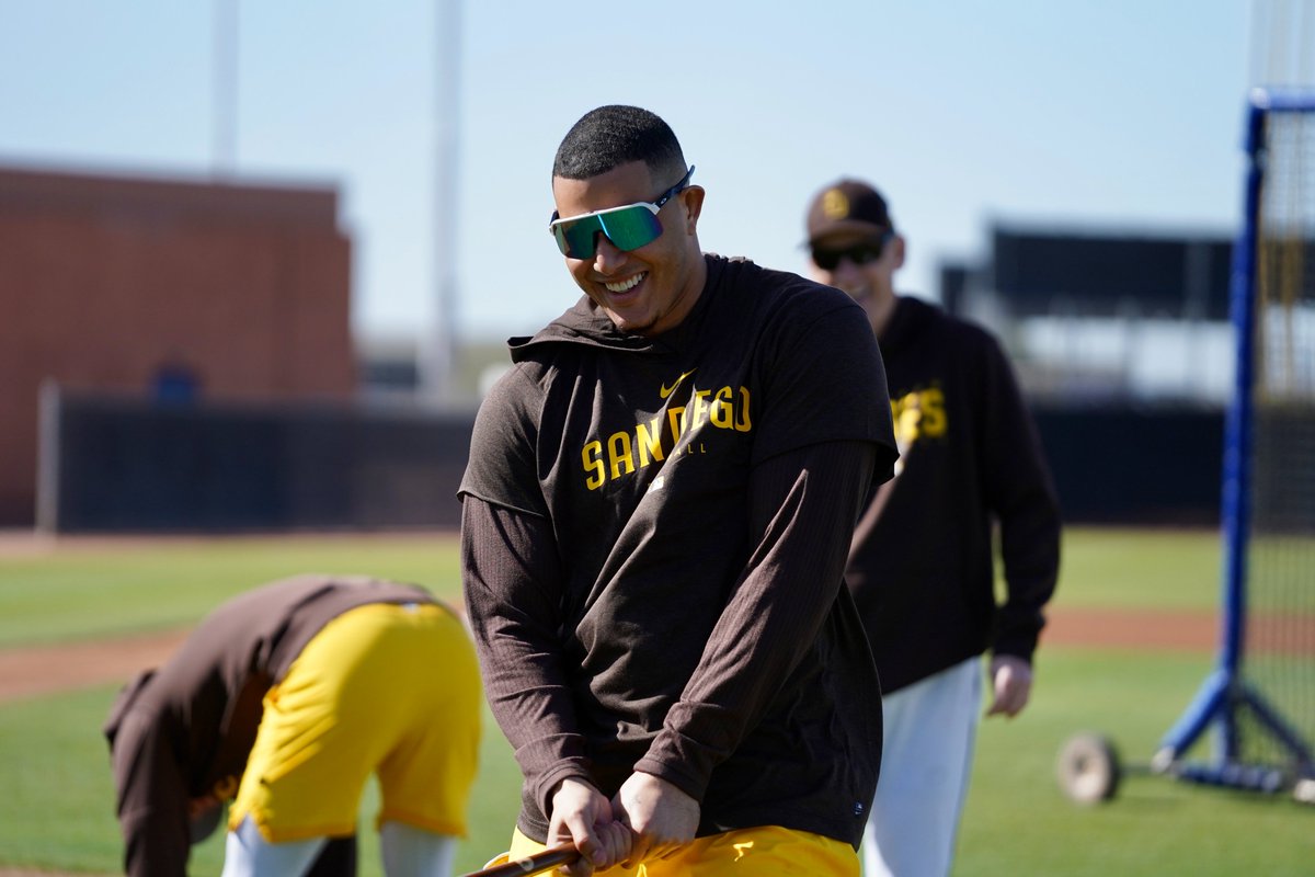 MLB's tweet photo. Smile.

Baseball is back. 😎 https://t.co/XfLwWvX2LZ