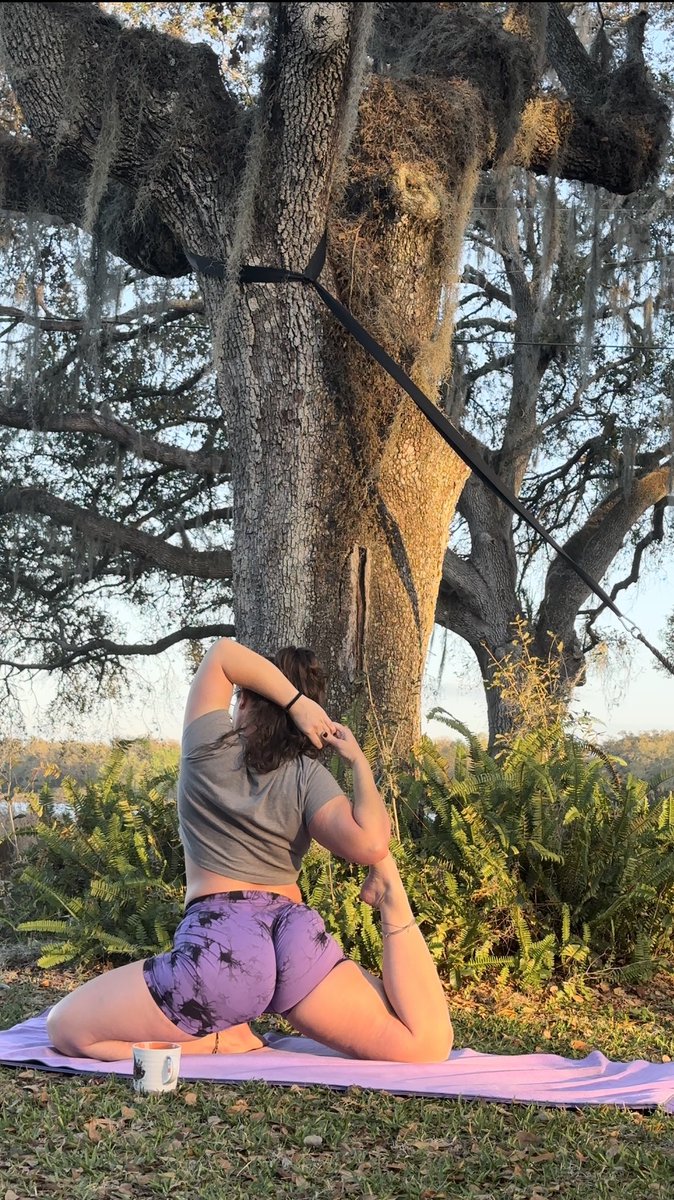 BriaChills's tweet photo. Wanna stretch with me? Find the video these are from on my #onlyfans #yoga #naturelover #naturalbeauty #onlyfansbabe https://t.co/oVCn0jq0eE