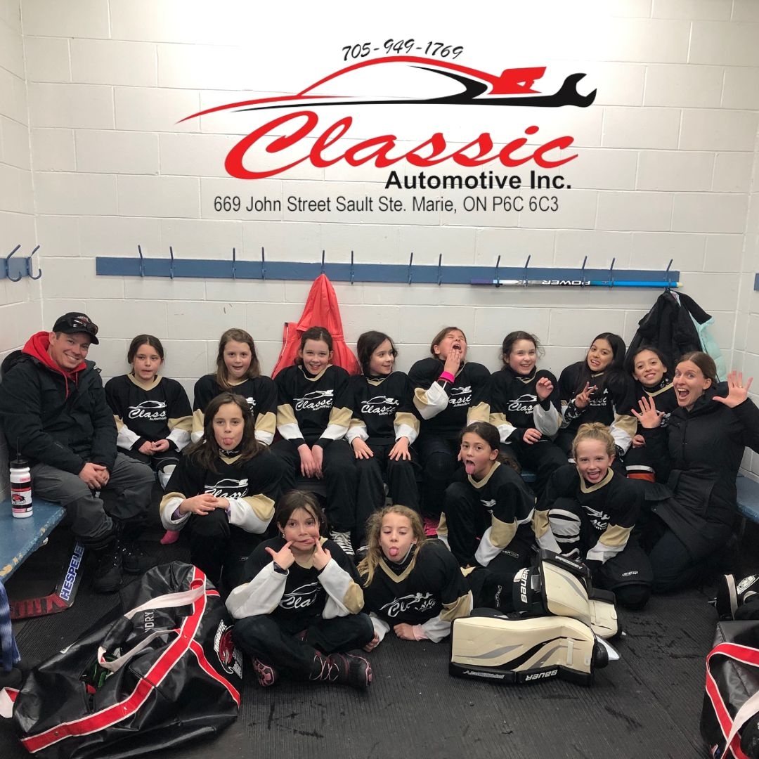 SaultRingette's tweet image. The U10 Classic Auto house league team isn't having any fun at all 😉!! Thank you to Classic Auto who sponsors multiple teams and players in our Club! We wouldn't be where we are without our sponsors! #ClassicAuto #SaultRingette #IceHawks #RingetteForAll #WeAreRingette