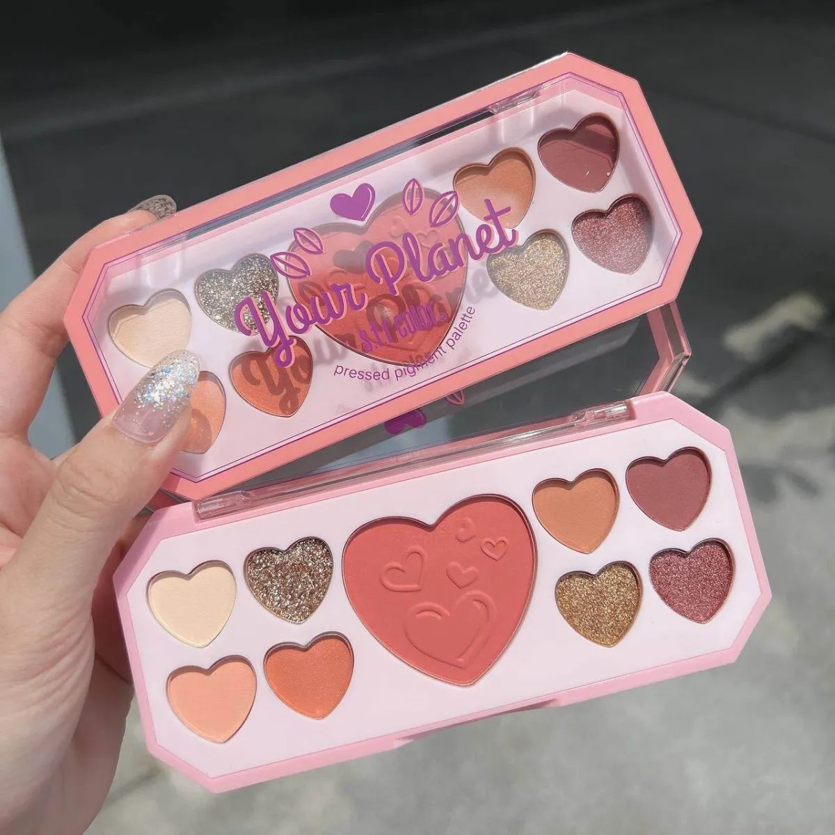 heavensdew_co's tweet photo. Your girl wish for nothing but a cute eyeshadow palette and a set of makeup brushes 🥺💕 https://t.co/GjFcnIHqKJ