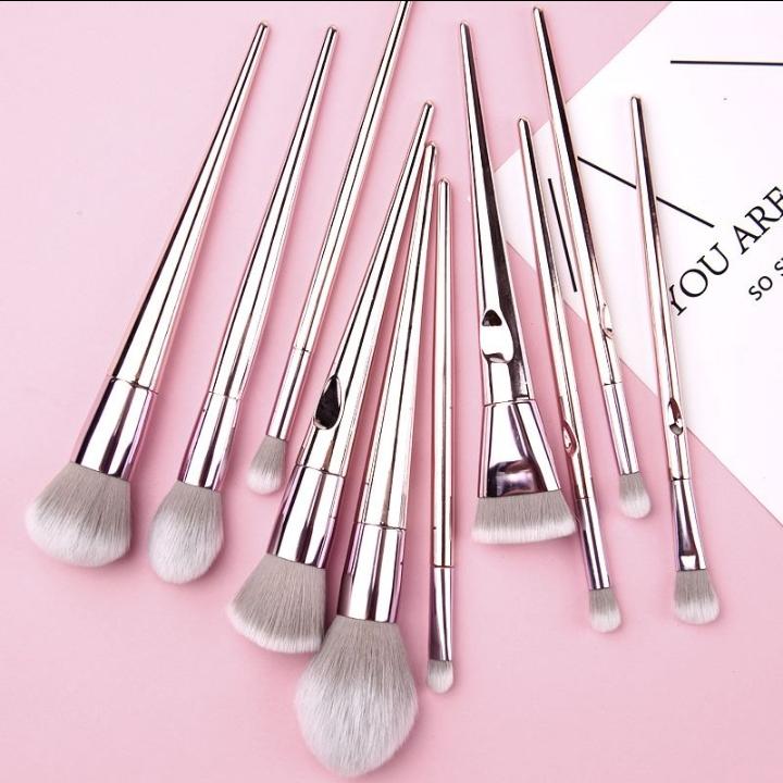 heavensdew_co's tweet photo. Your girl wish for nothing but a cute eyeshadow palette and a set of makeup brushes 🥺💕 https://t.co/GjFcnIHqKJ