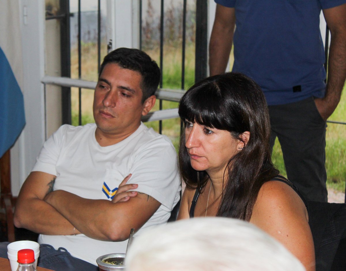 pjciudadmza's tweet photo. Hoy recibimos al compañero @MHinojosaMza que vino a exponer sus ideas, como pre candidato a Gobernador, para la Provincia de #Mendoza. 
Vivimos una jornada muy enriquecedora de intercambio de ideas. https://t.co/TLXcZcw9ko
