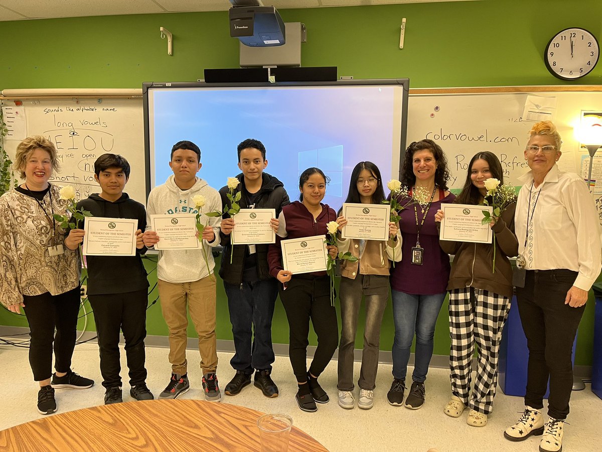 RMHS_ESOL_Dept's tweet photo. Celebrating amazing EML students today: semester 1 awards for outstanding effort & progress in English, reading and math classes 🙌🏽 So proud! ☺️#RMemls #delme #studentofthesemester @MsWheeler_RMHS @RMHSCounseling @MsAjtoday @TriciaNunezz @ergosullivan @ccaustin1 https://t.co/bRcxvixjac