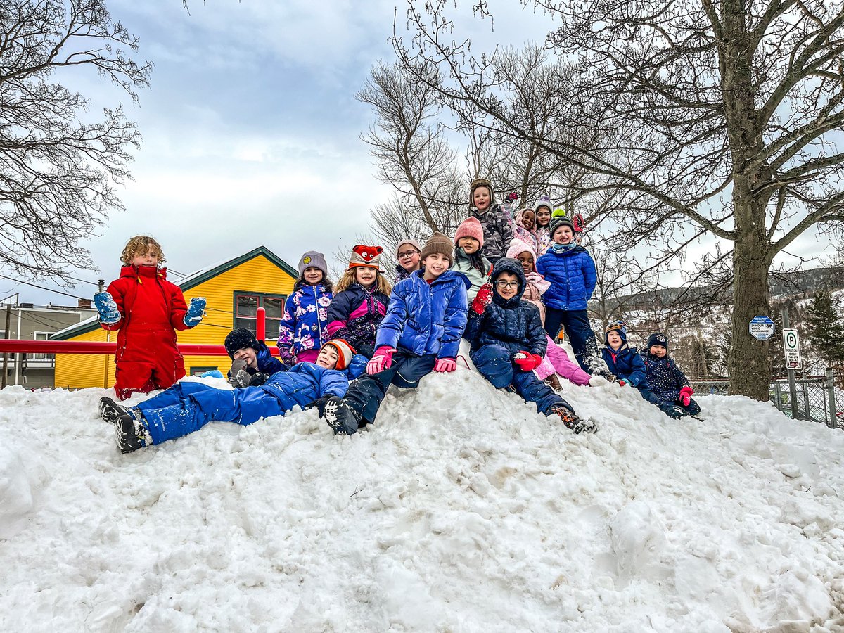 caines_mrs's tweet photo. @lakecrestnl we are loving the snow at Lakecrest! What a fun lunch recess #nlschools https://t.co/L4zDFrTJyc