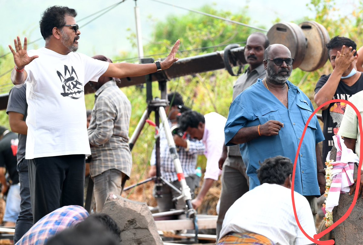 dwaru007's tweet photo. @shankarshanmugh Looks like a small village temple kind of set .Super excited to see what scene this could be #Indian2 @ikamalhaasan https://t.co/cnF1KxgrAo
