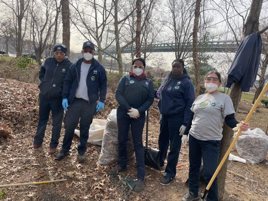 DC37nyc's tweet photo. NYC Parks workers from Local 1505 demanding a new contract for city workers today in Riverside Park! #DC37CONTRACTNOW https://t.co/vnlmhZr7Dh