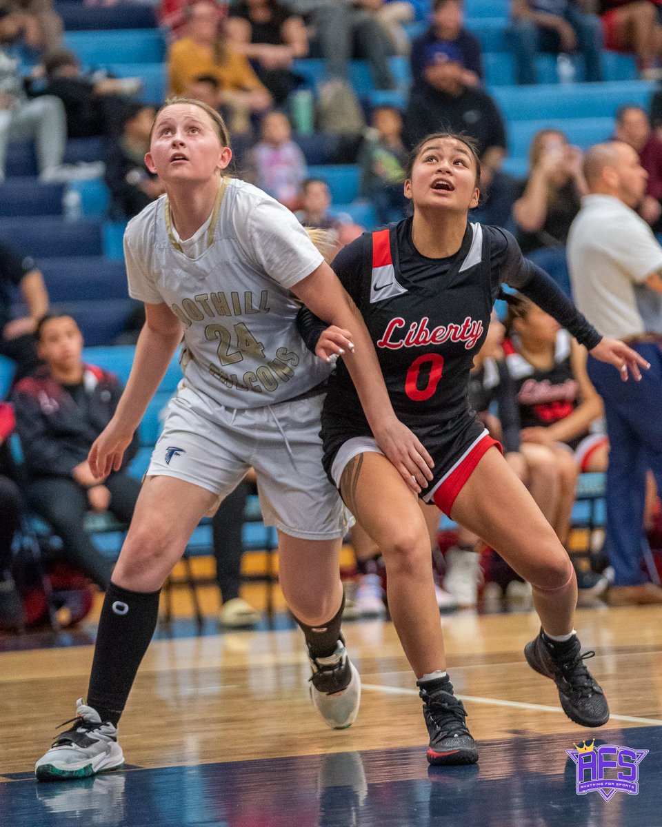 AFSQueens's tweet photo. The Foothill Girls kicked in into another gear on senior night! https://t.co/Udgmq6H2nd