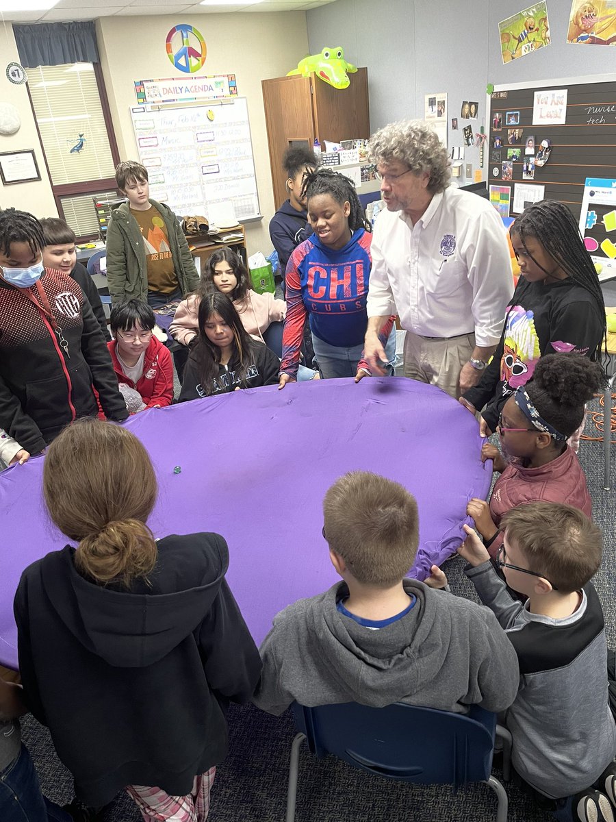MrsWard34's tweet photo. You know when Mr. Crosslin comes to teach you about space, it will be out of this world! @IXScience @GCEgators @PrincipalGCE @LindsayMitscher #WeAreWayne https://t.co/nxZxw2tvT2