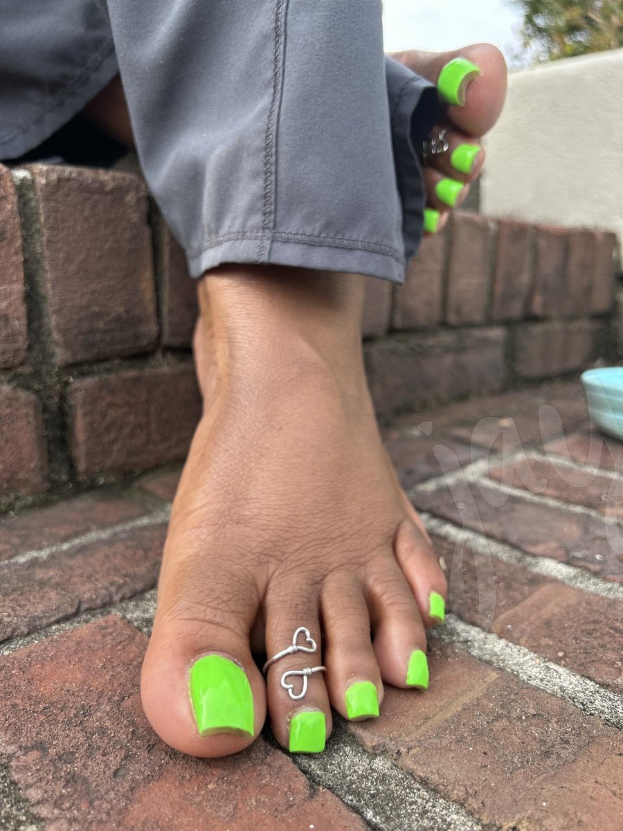 JayDBlack2's tweet photo. @treeciethefeet1 #sexypedi #chocolatetoes #prettytoes #footfetish #ebonyfeetlover https://t.co/bovy7J97Fj