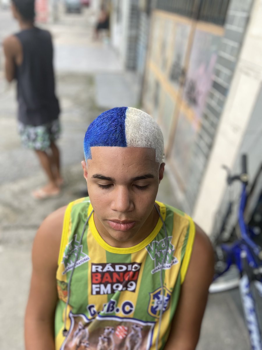 thdocorte22b's tweet photo. Ritimo de carnaval aqui na barbearia!⚪️🔵📏✂️💈🔥💥🎉📸
#carnaval #vilaaliançabangu #bangu #reguamaxima #cortedecabelo https://t.co/OvwzNHVx1l