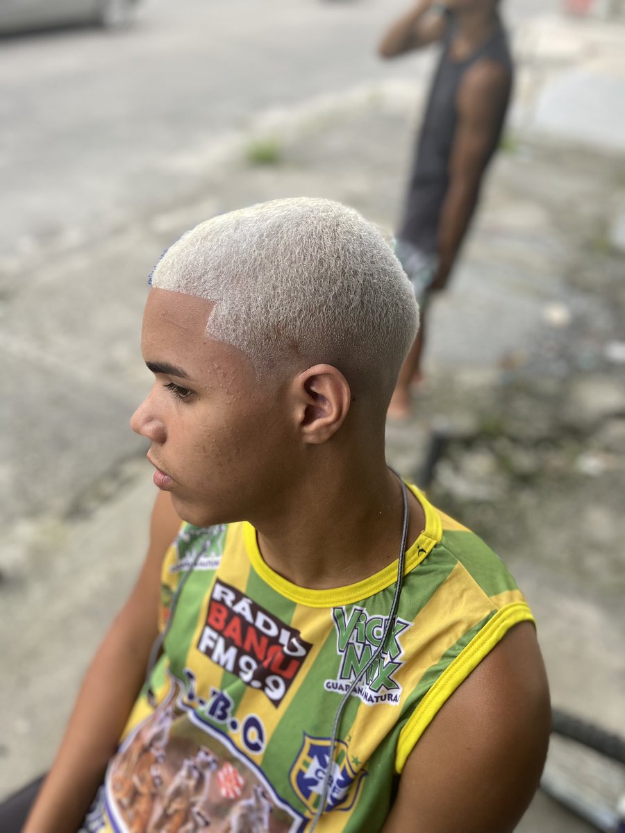 thdocorte22b's tweet photo. Ritimo de carnaval aqui na barbearia!⚪️🔵📏✂️💈🔥💥🎉📸
#carnaval #vilaaliançabangu #bangu #reguamaxima #cortedecabelo https://t.co/OvwzNHVx1l
