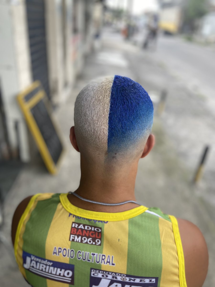 thdocorte22b's tweet photo. Ritimo de carnaval aqui na barbearia!⚪️🔵📏✂️💈🔥💥🎉📸
#carnaval #vilaaliançabangu #bangu #reguamaxima #cortedecabelo https://t.co/OvwzNHVx1l