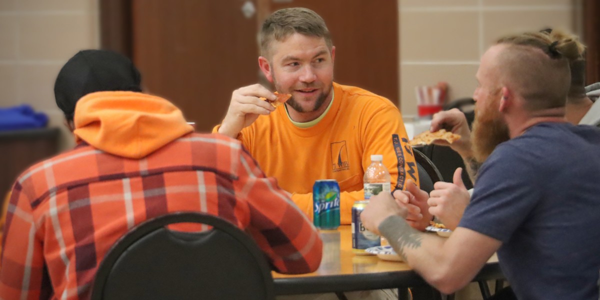 MidAmCarpenters's tweet image. #Local97 in St. Louis is going the extra mile to welcome newcomers. Their new “Cub Club” kicked off this week, where apprentices hang out, ask questions and get expert advice from seasoned carpenters. In our drive to recruit new members and keep the good ones we have!