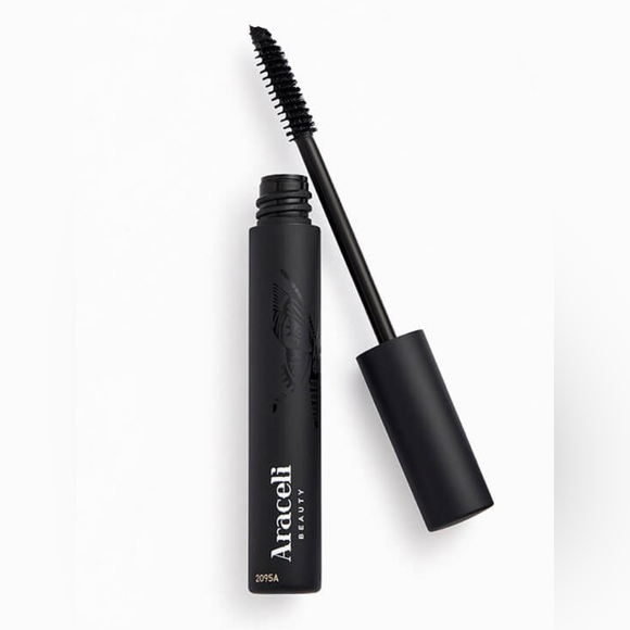 So good I had to share! Check out all the items I'm loving on <a href="/Poshmarkapp/">Poshmark</a> from <a href="/skrloverespect/">Skrloverespect</a> #poshmark #fashion #style #shopmycloset #lamo #aracelibeauty: posh.mk/oMf10IqJtxb