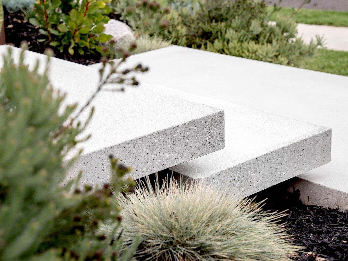 AnstonAP's tweet photo. A closer look at these large format floating steps 💚

#floatingsteps #chunkysteppers #concreteindesign https://t.co/zvXjYJJgUg