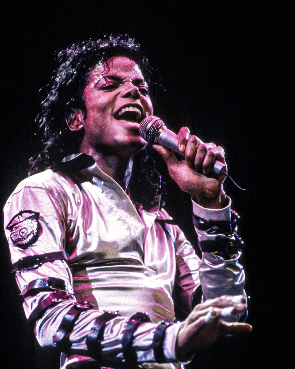 mjBeats's tweet photo. 📸  | Michael Jackson, Live Bad World Tour 1988 https://t.co/S7rFxEjYlW