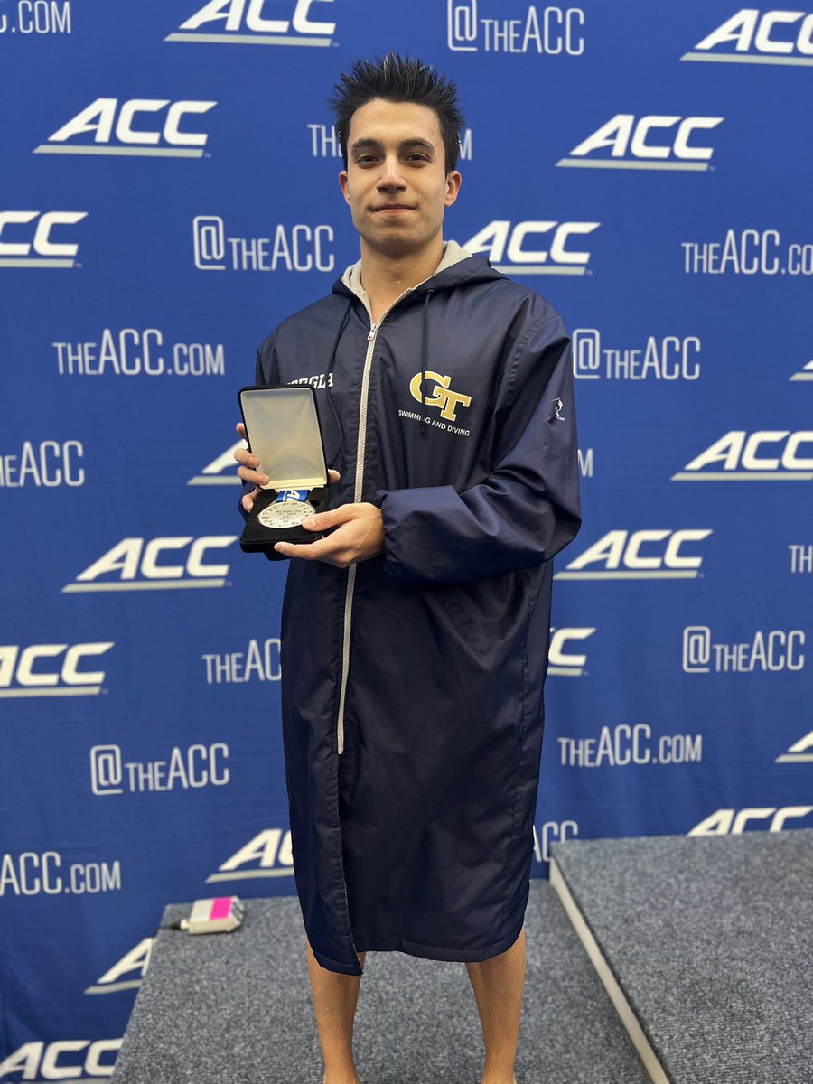 GTSwimDive's tweet photo. 𝑩𝒂𝒕𝒖𝒓 𝑼̈𝒏𝒍𝒖̈ earns his SECOND ACC Championship Silver Medal in the Men’s 200 Free 🥈

Ünlü tied NC State’s Piszczorowicz with a time of 1:32.47 👊

@GTAthletics l @theACC https://t.co/uIrhD0DjlA