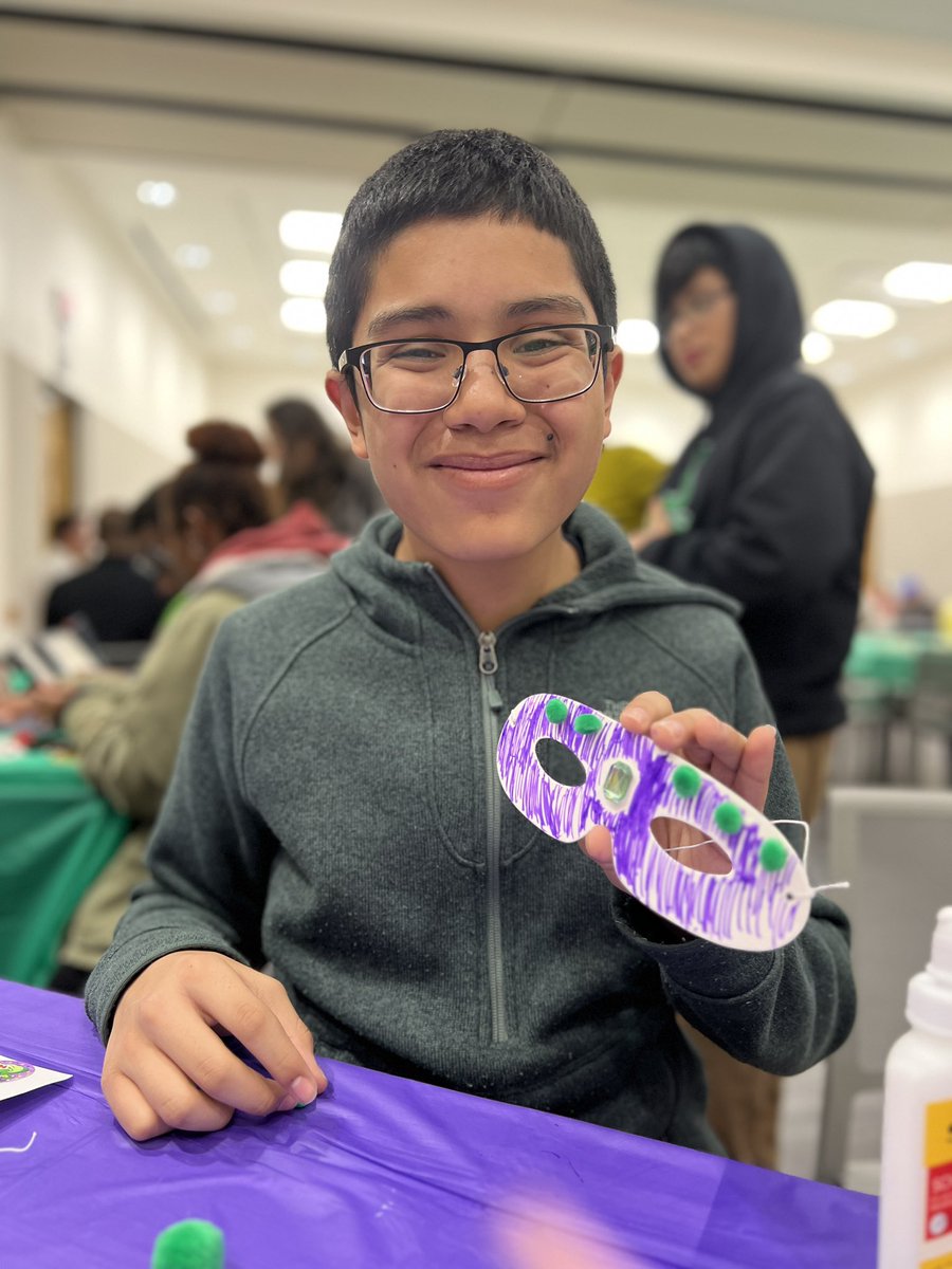 MrsUribeArt's tweet photo. Having so much fun making masks at @GunnJHAcademy Literacy Night at Arlingtons Downtown Library ❤️ https://t.co/M19VOr3JGm