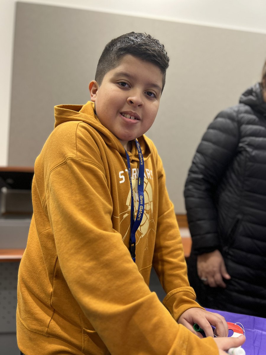 MrsUribeArt's tweet photo. Having so much fun making masks at @GunnJHAcademy Literacy Night at Arlingtons Downtown Library ❤️ https://t.co/M19VOr3JGm