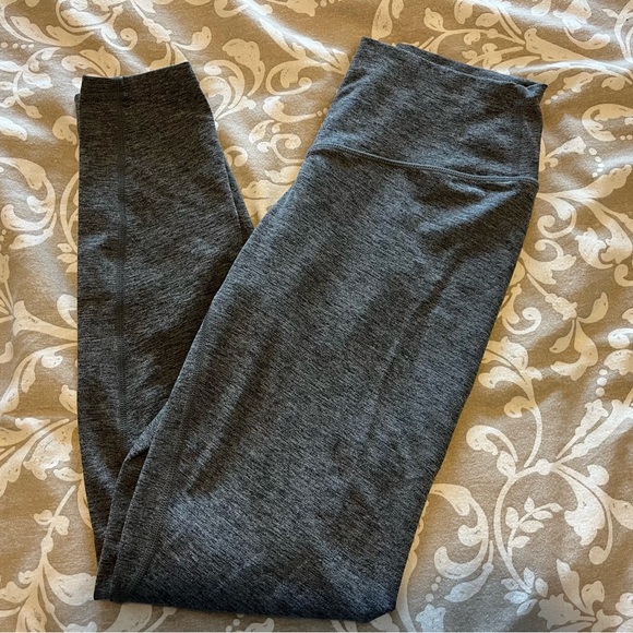MelCuttler's tweet photo. So good I had to share! Check out all the items I'm loving on @Poshmarkapp #poshmark #fashion #style #shopmycloset #balanceathletica #nvgtn: https://t.co/GLBvIgQCBv https://t.co/seqEnidjDA
