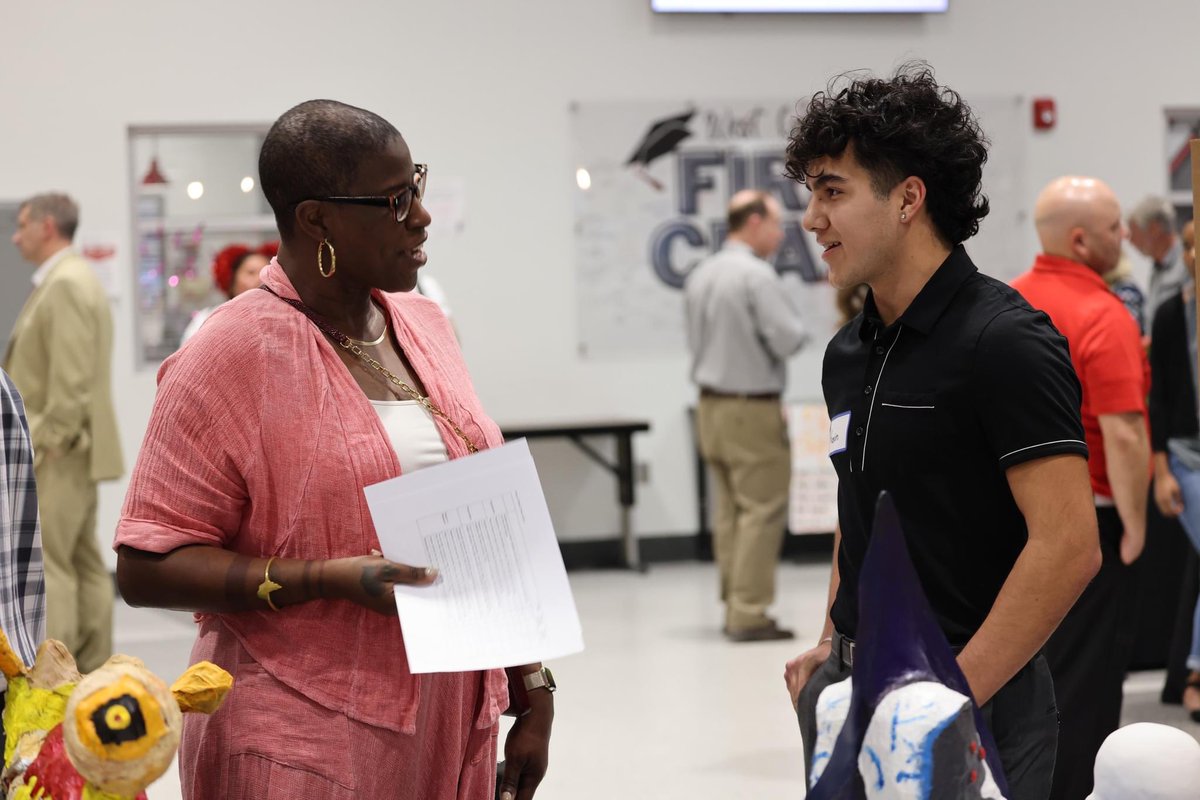 esnyder21's tweet image. Tonight our Junior IB students displayed and presented their IB Exhibition Projects and IB Visual Art Work! Well done to these Wolverine scholars! ❤️🖤 #LetsGoFlying @CabarrusWest @CabCoSchools