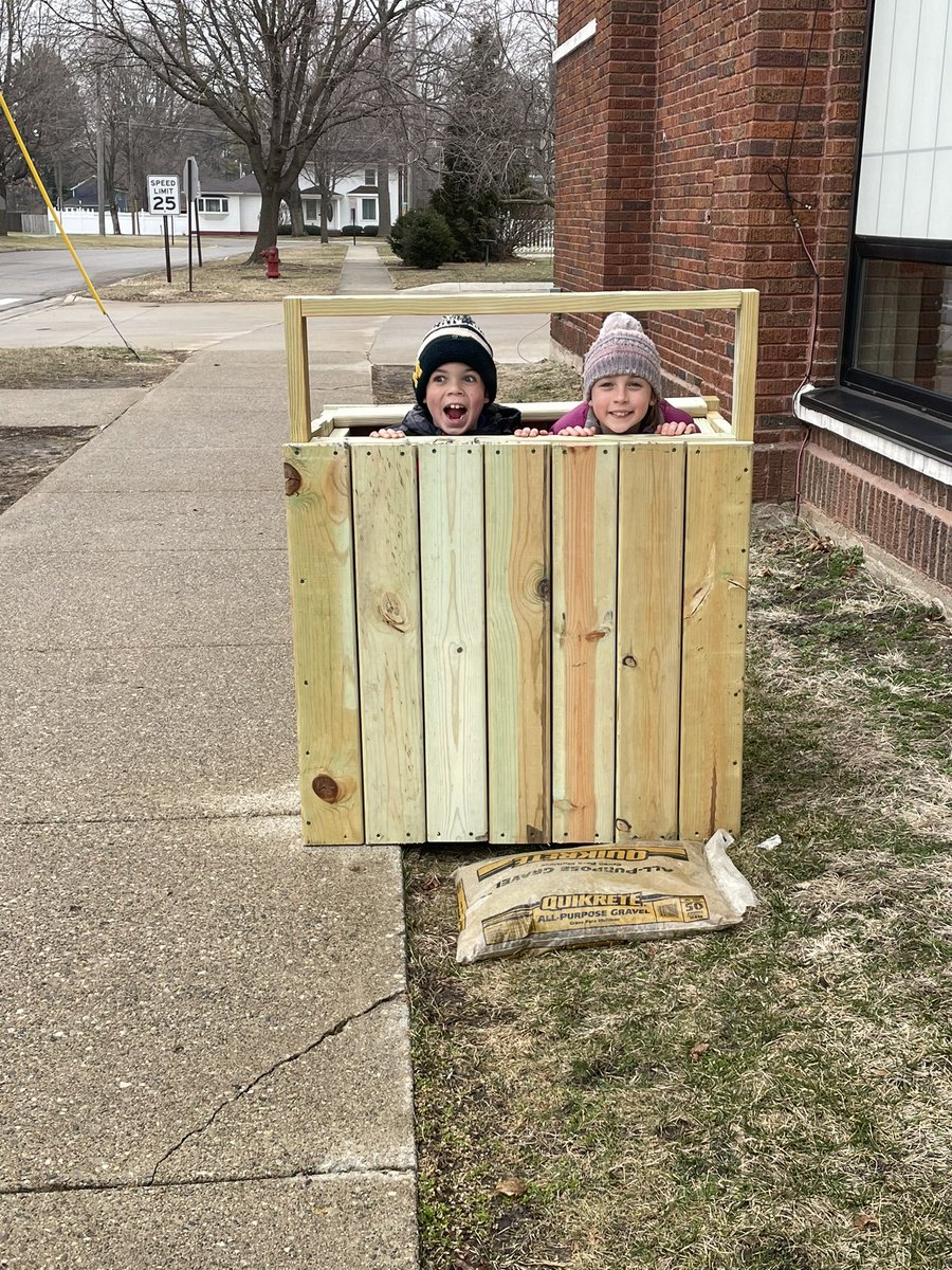 MrsMandrelle's tweet photo. Thanks to our local lumberyard and our janitors, we were able to get our peregrine falcon nesting box on the school roof today. Students modeled after @MSUFWClub box. We hope to get a nesting pair for us to observe. @JonesvilleCS #OneComet https://t.co/8SNjG9R5vJ