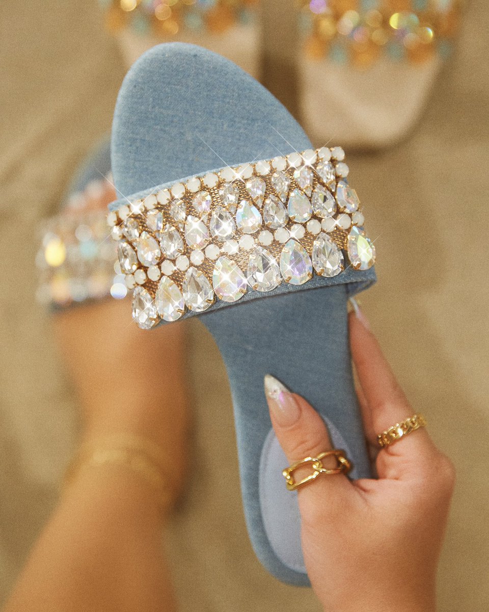 Miss Lola tweet media