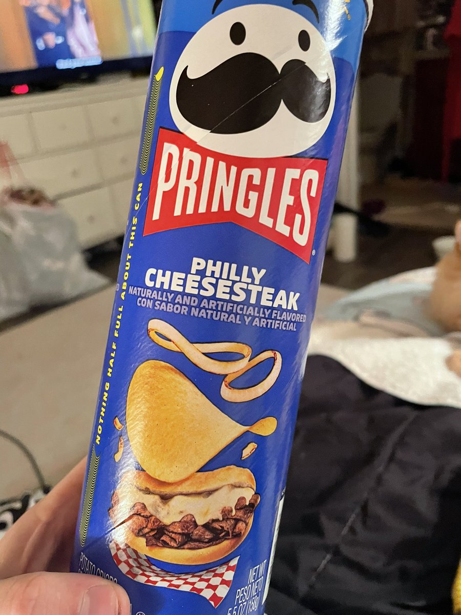 MissNGriff's tweet photo. @Pringles, smells like feet, tastes like peppers. 🤷🏼‍♀️ https://t.co/Wj9U1S0kQG
