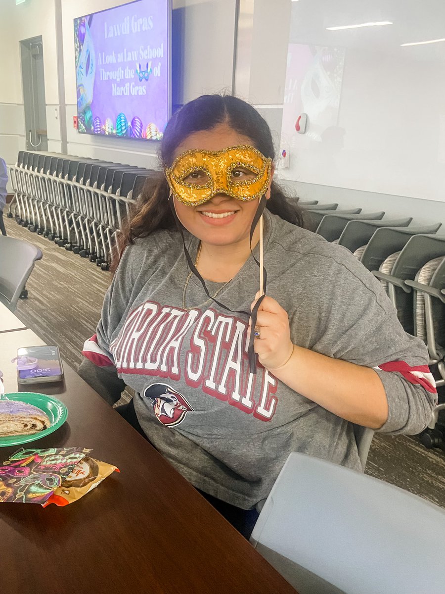 DeanB_FSULaw's tweet photo. Celebrated Lawdi Gras today with my #BryanHall mentees! With King Cake, @ZappsChips, @AuntSallys & these two former BH mentees who are now #FSULaw rockstars! C'Γ©tait une bonne journΓ©e! βΊοΈπ’βοΈβοΈππππ @fsuzeigler @floridastate https://t.co/QJc3qGmudz