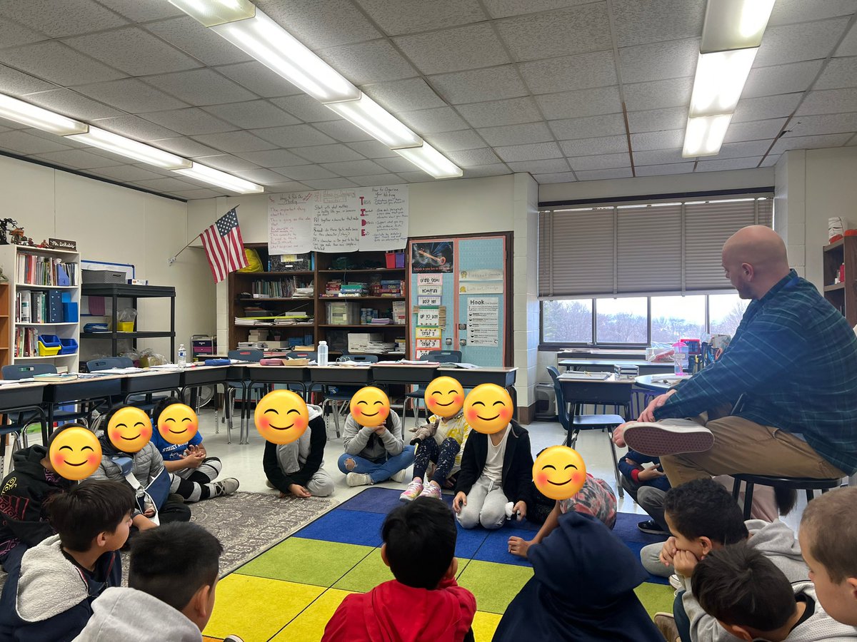 StadleyRough's tweet photo. Circle Up! ⭕️ 
Great community building to start the day in 4th and 5th grade classes! #STRpride #SEL https://t.co/dkzehYwyWm