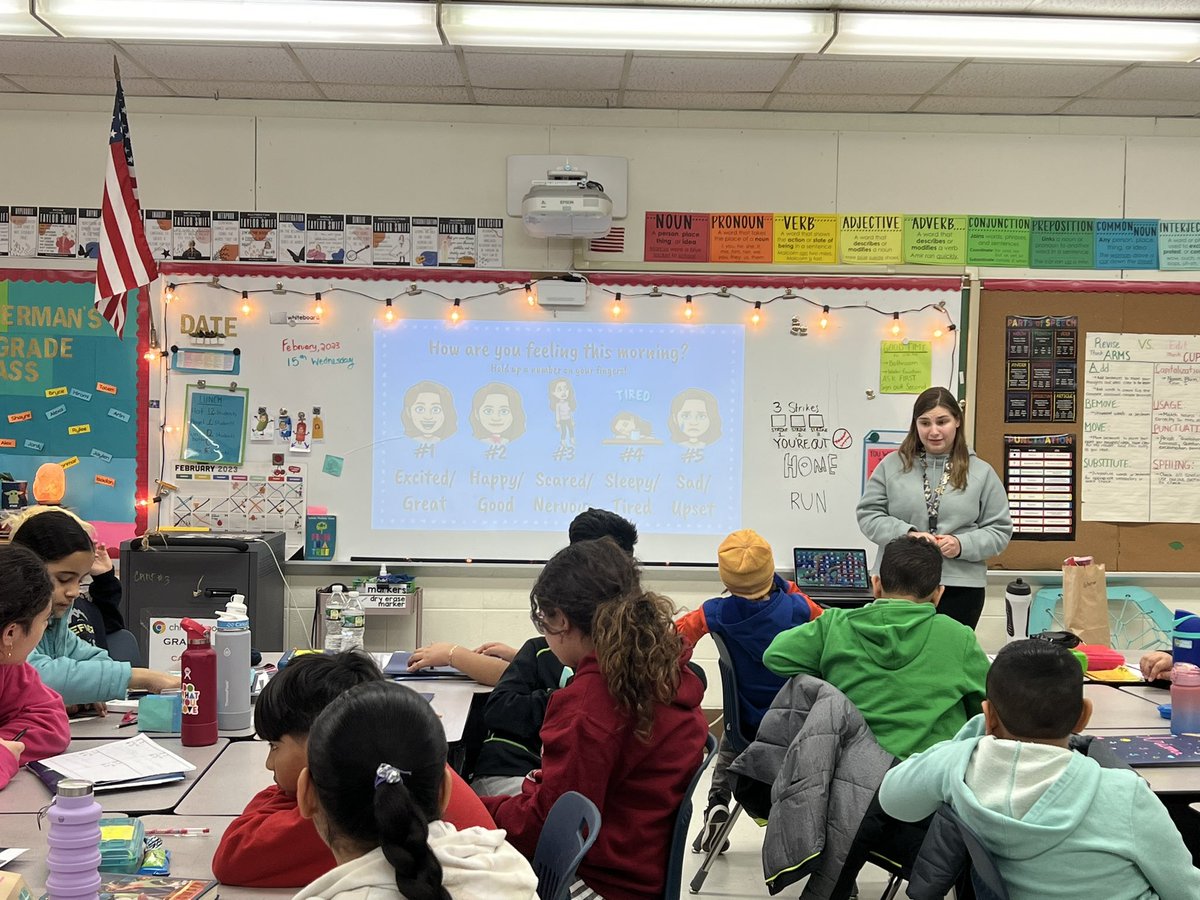 StadleyRough's tweet photo. Circle Up! ⭕️ 
Great community building to start the day in 4th and 5th grade classes! #STRpride #SEL https://t.co/dkzehYwyWm