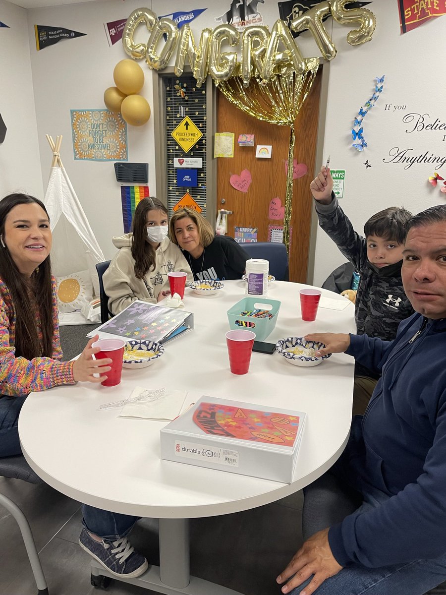 DViescas_JCE's tweet photo. Nacho Day at Latino Literacy. Thank you  Mrs. Reynosa for the snack to jump start our afternoon!!! #LatinoLiteracy #Buffalo#Reading #Carrasco https://t.co/UhjBu4NIu1